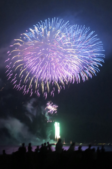 「茅ヶ崎サザン芸術花火2019」が開催されました。