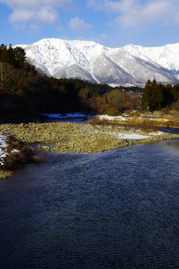 禿岳と江合川の朝