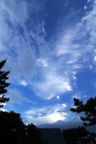 なんだか美しい６時の空。