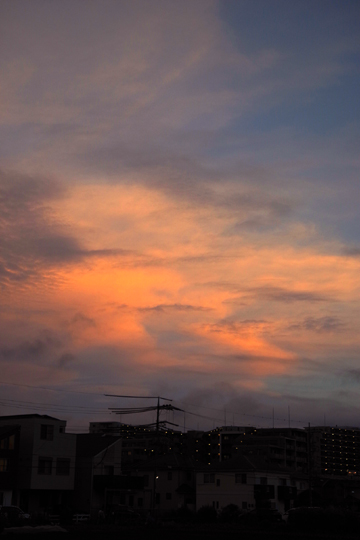 台風が通り過ぎた今夕の空。