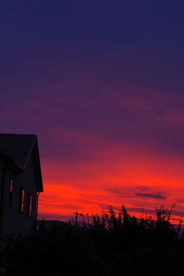 台風近くづく夕空。