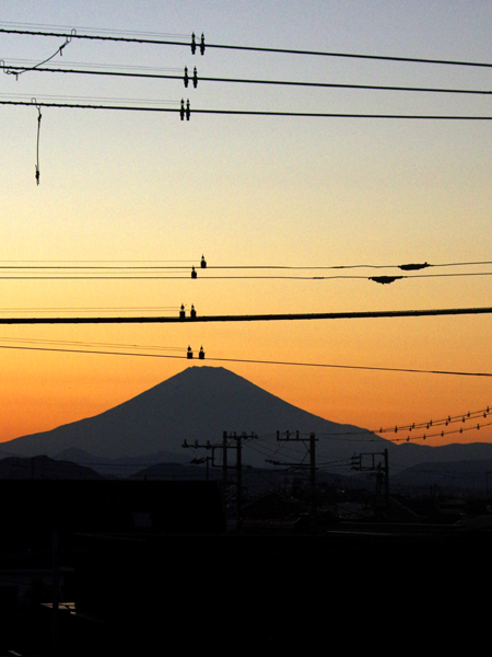 電線富士が暮れていきます。