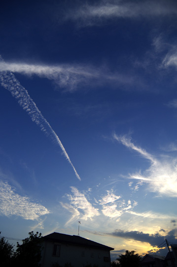 昨日は、空が澄んで雲がきれいでした。